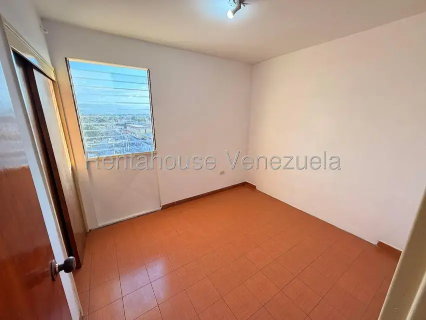 Apartamento (1 Nivel) en Alquiler en Zona Oeste, Lara - 32