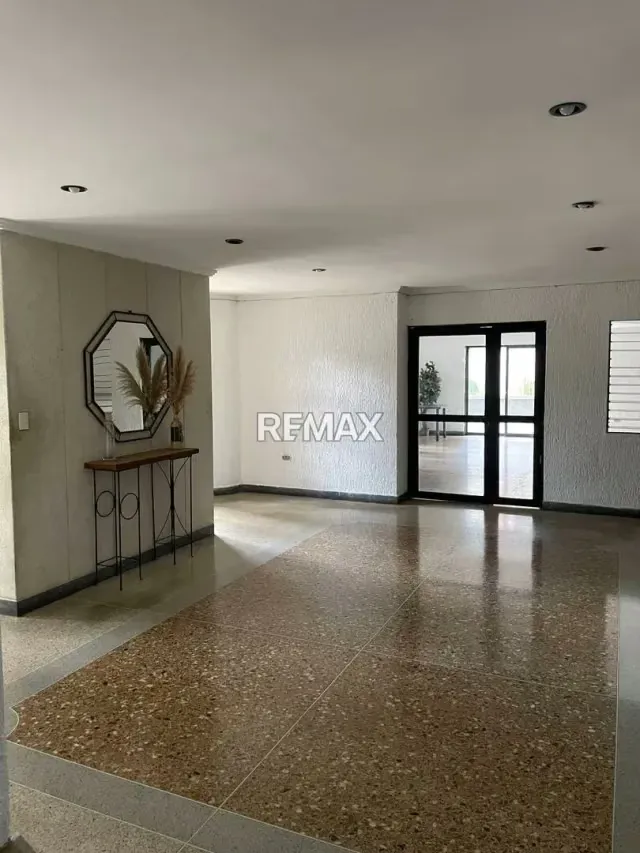 Cómodo Apartamento en el Edificio Res. El Nogal. Urb. Valle de Camoruco- Valencia - 6