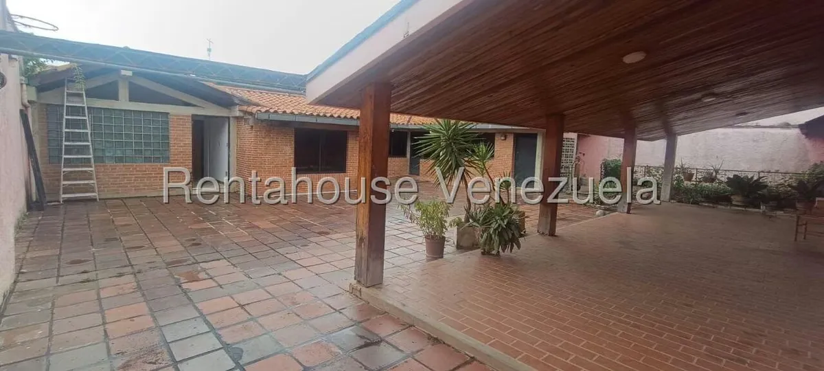 Casa (Multipes Niveles) en Venta en Lomas de Bello Monte, Distrito Metropolitano - 121