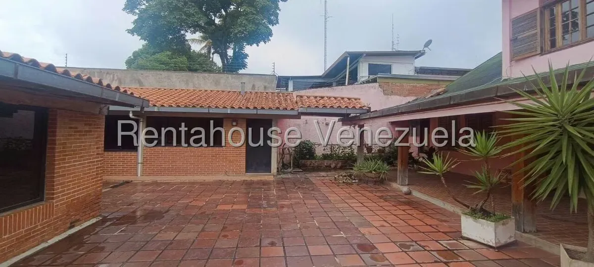 Casa (Multipes Niveles) en Venta en Lomas de Bello Monte, Distrito Metropolitano - 140