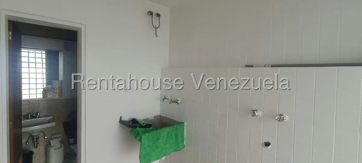 Casa (Multipes Niveles) en Venta en Lomas de Bello Monte, Distrito Metropolitano - 174