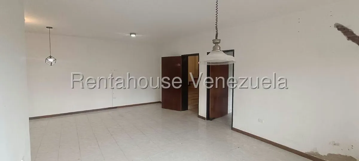 Casa (Multipes Niveles) en Venta en Lomas de Bello Monte, Distrito Metropolitano - 182