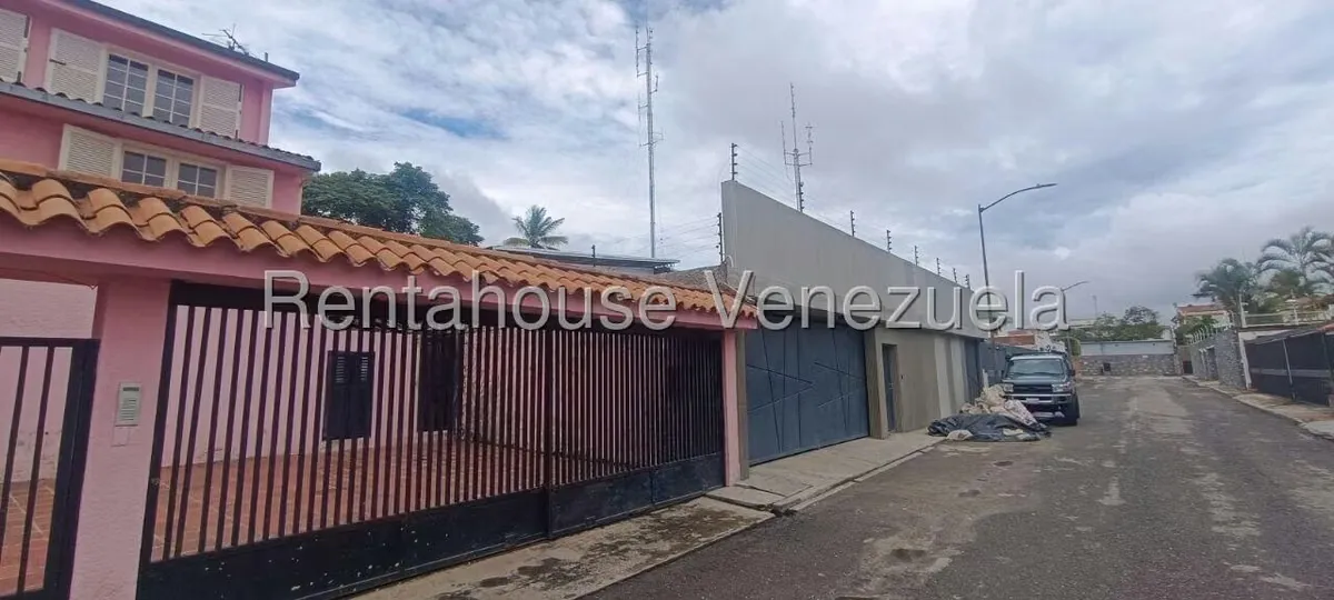 Casa (Multipes Niveles) en Venta en Lomas de Bello Monte, Distrito Metropolitano - 194