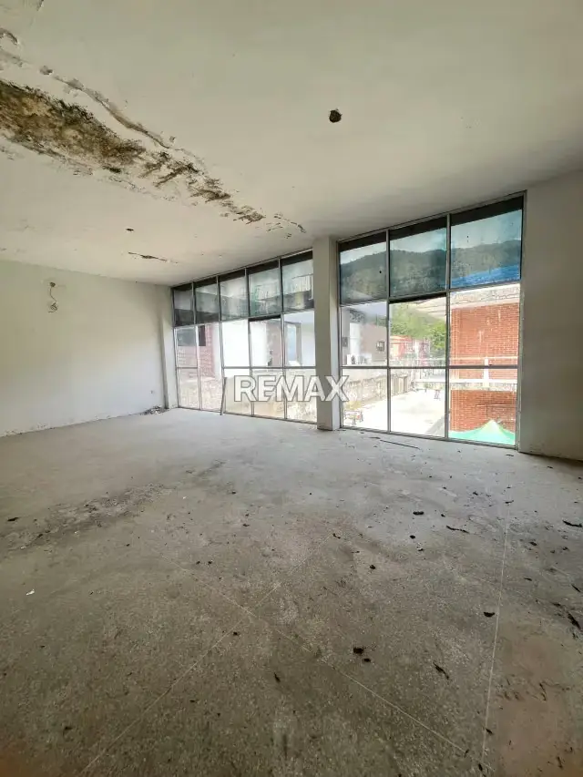 Alquiler de Exclusivo Local Comercial en El Castaño