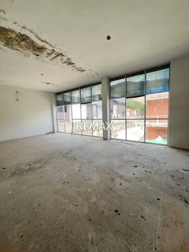 Alquiler de Exclusivo Local Comercial en El Castaño