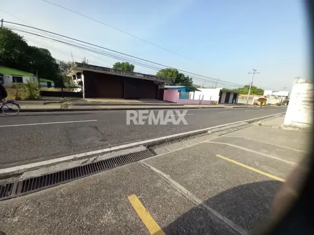 En Alquiler Local Comercial, ubicado en la Av. Principal de Agua Blanca, Portuguesa. *Alta visibilidad, alta rotación vehicular y peatonal. - 9