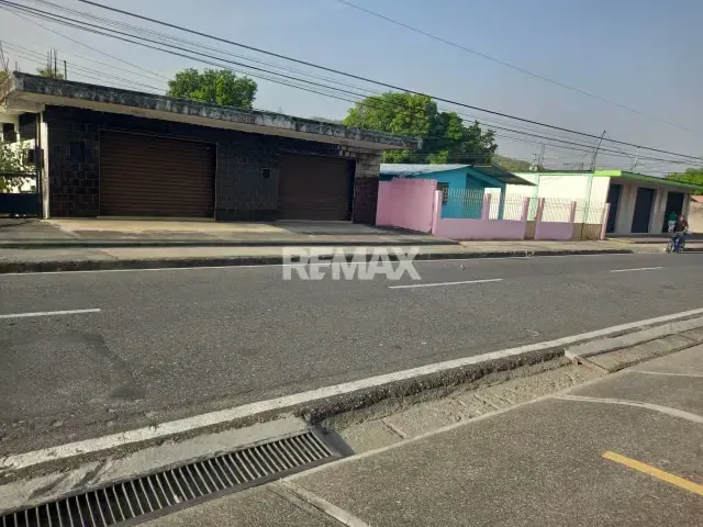 En Alquiler Local Comercial, ubicado en la Av. Principal de Agua Blanca, Portuguesa. *Alta visibilidad, alta rotación vehicular y peatonal. - 10