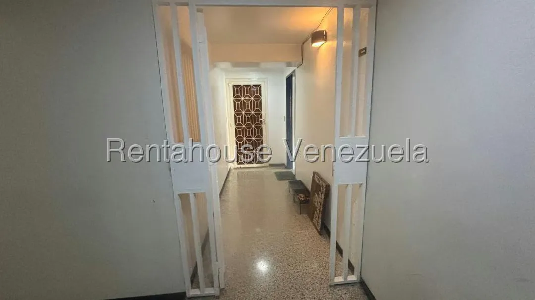 Apartamento (1 Nivel) en Venta en Colinas de Bello Monte, Distrito Metropolitano - 2
