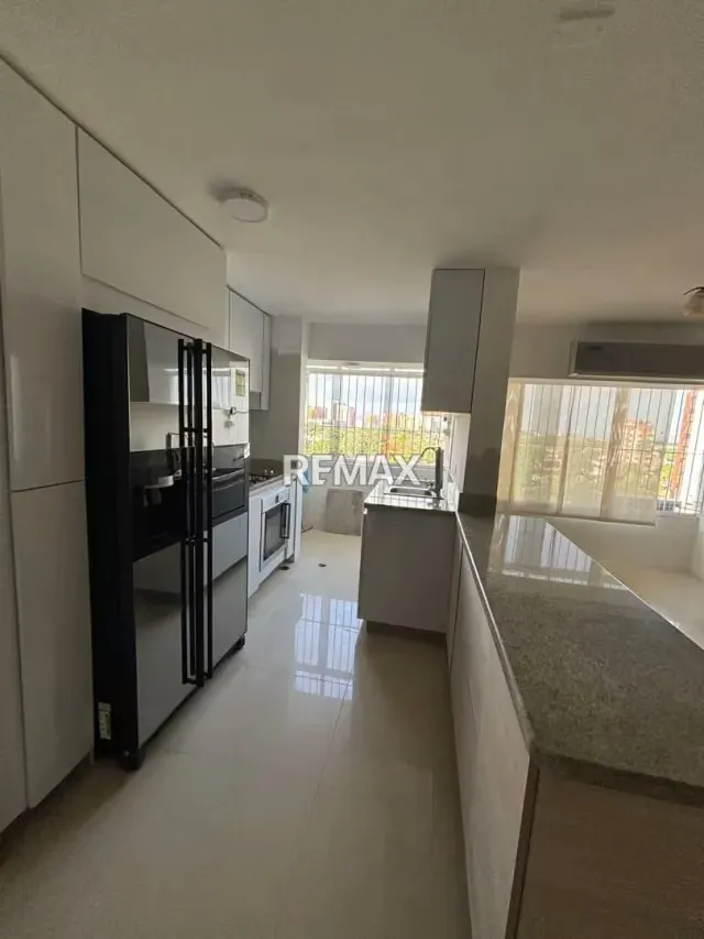 En Venta Apartamento Moderno en Residencias El Mirador - 2