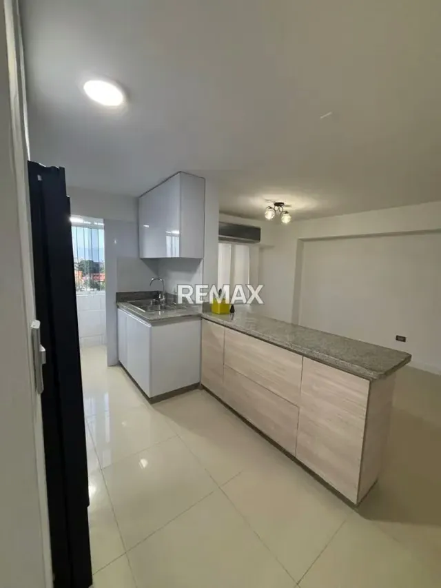 En Venta Apartamento Moderno en Residencias El Mirador - 3