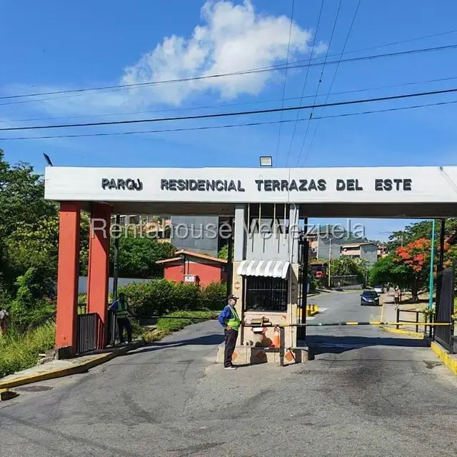 Apartamento (Planta Baja) en Venta en Terrazas del Este, Miranda