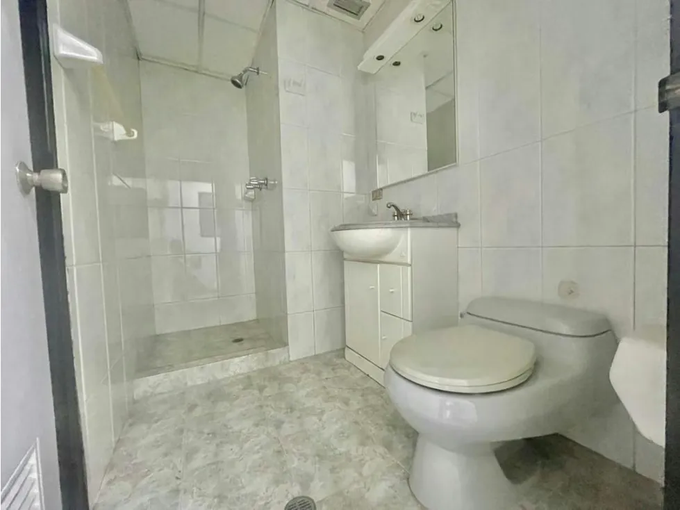 Se Alquila Oficina 225m² 4b/8E Las Mercedes - 11