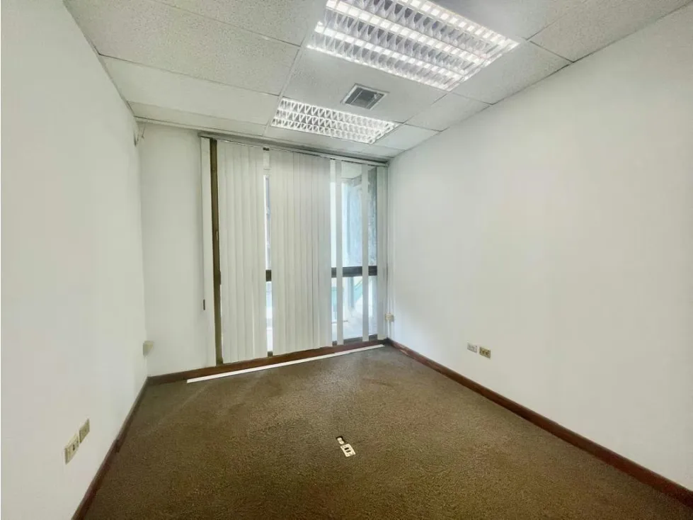 Se Alquila Oficina 225m² 4b/8E Las Mercedes - 12