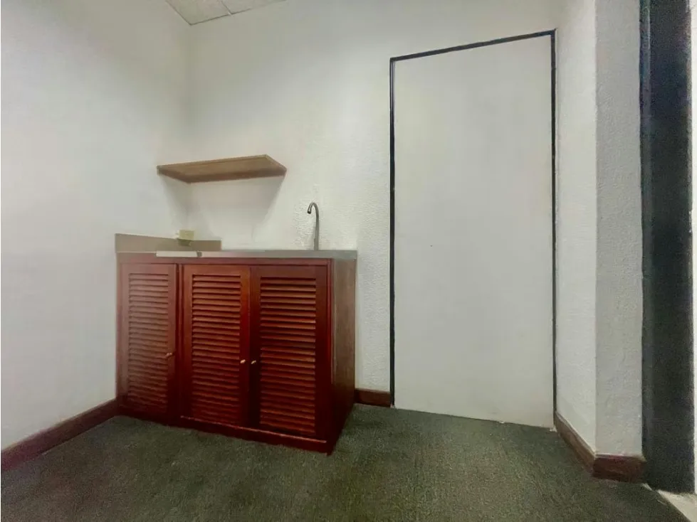 Se Alquila Oficina 225m² 4b/8E Las Mercedes - 13