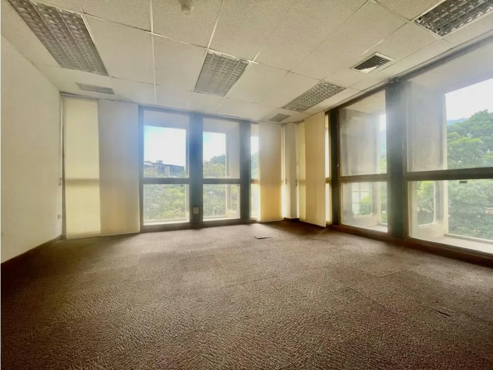 Se Alquila Oficina 225m² 4b/8E Las Mercedes - 4