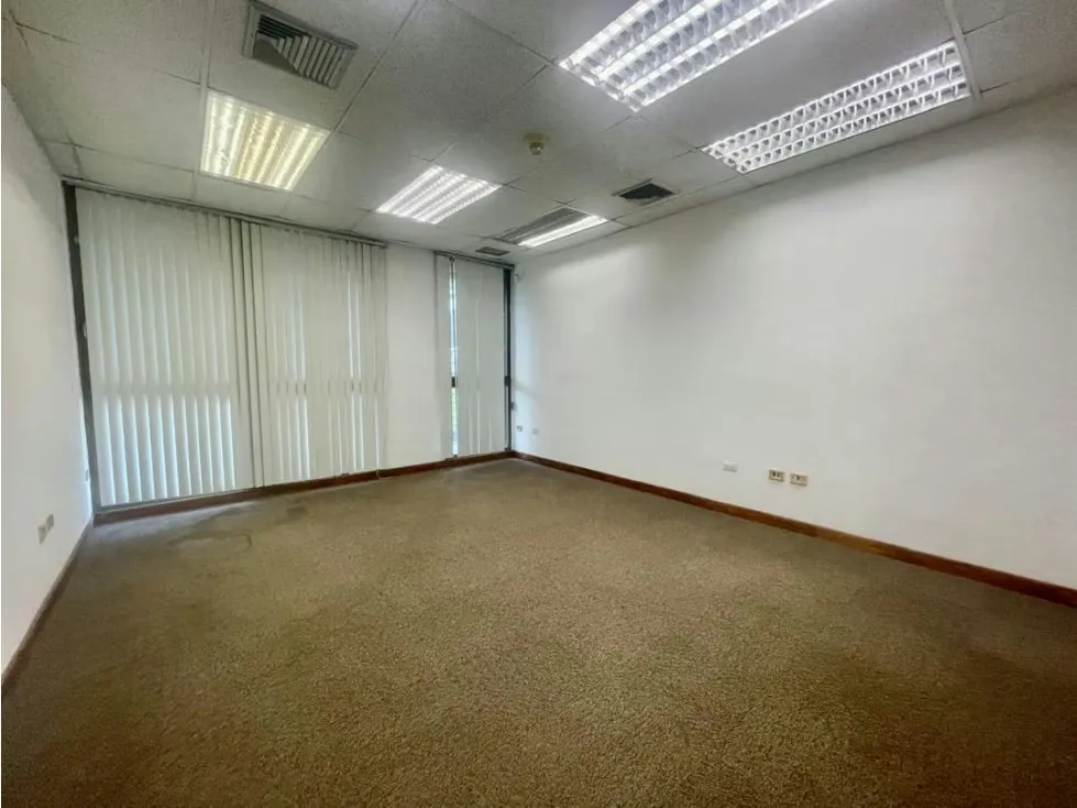 Se Alquila Oficina 225m² 4b/8E Las Mercedes - 7