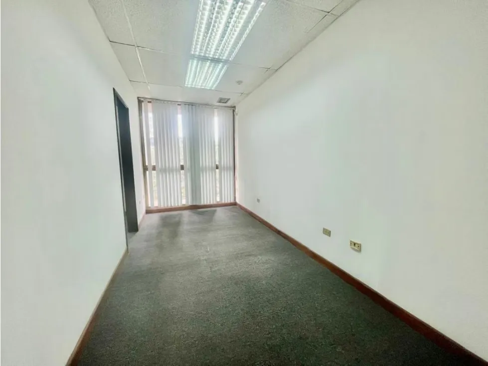 Se Alquila Oficina 225m² 4b/8E Las Mercedes - 10