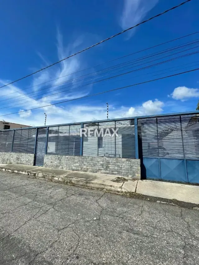 Casa en venta oeste Av Fuerzas Armadas02