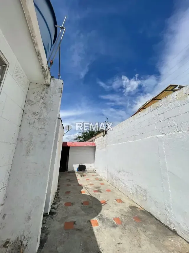 Casa en venta oeste Av Fuerzas Armadas02 - 2