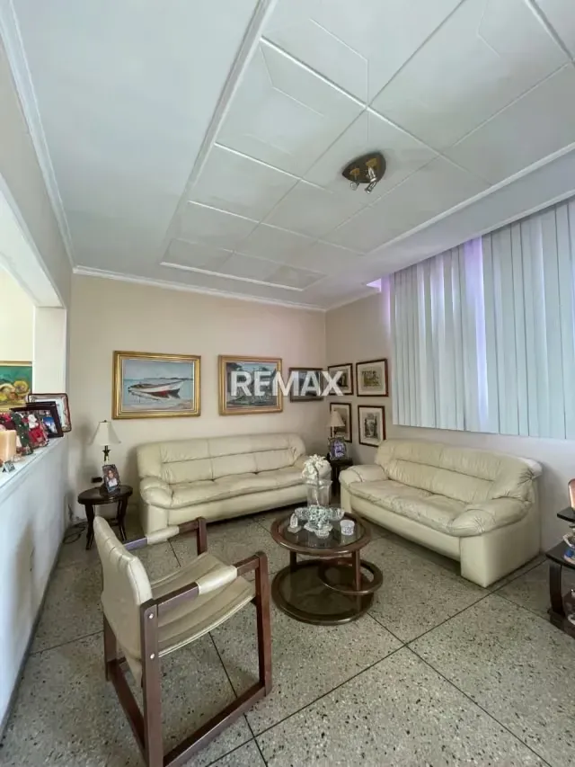 Casa en venta oeste Av Fuerzas Armadas02 - 3