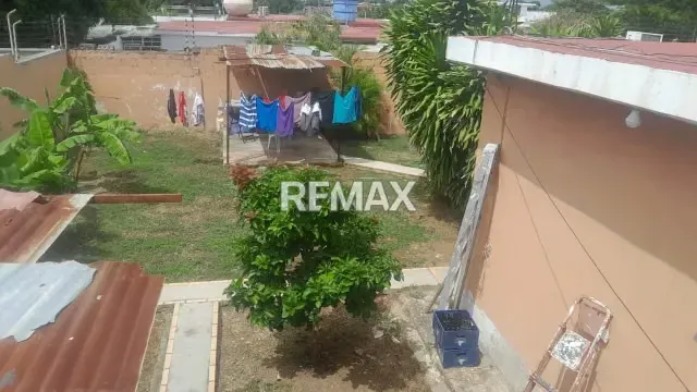 Casa en venta oeste Av Fuerzas Armadas02 - 10