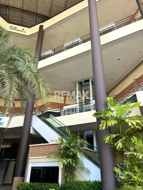 LOCAL COMERCIAL EN C.C. GALERIAS CIUDAD REAL