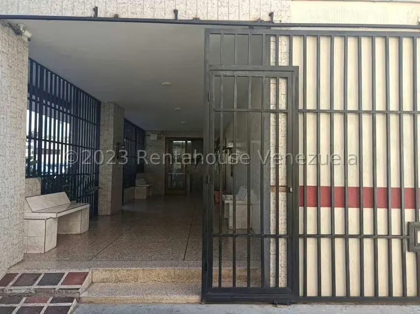 Consultorio Medico en Alquiler en Avenida Bolivar Norte, Carabobo - 2