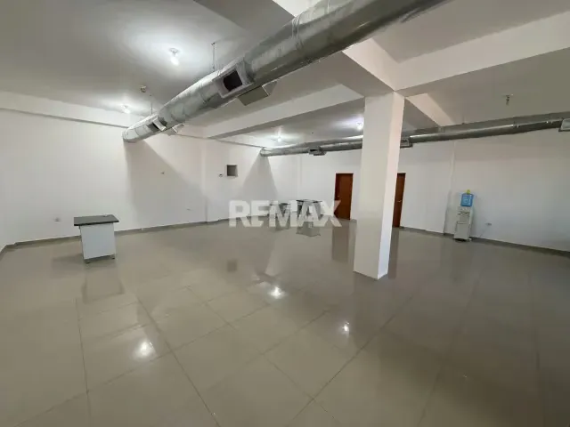 Local en Alquiler con Planta Electrica - 2