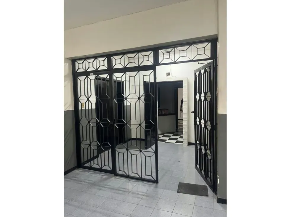 En Alquiler Local Comercial en Capitolio 107 mts2
