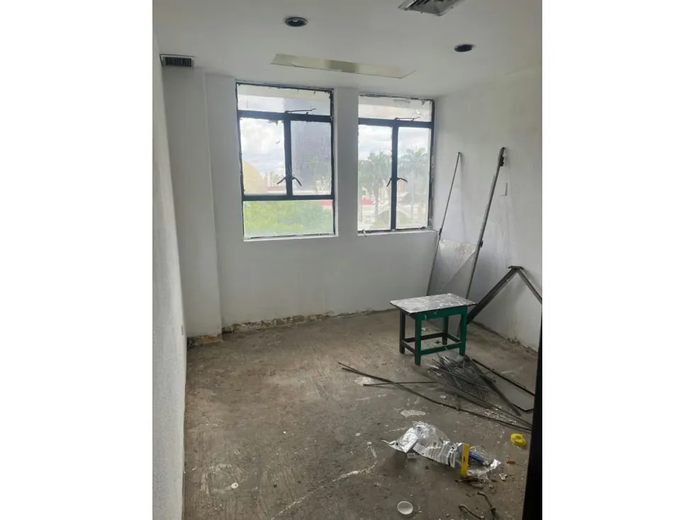 En Alquiler Local Comercial en Capitolio 107 mts2 - 12