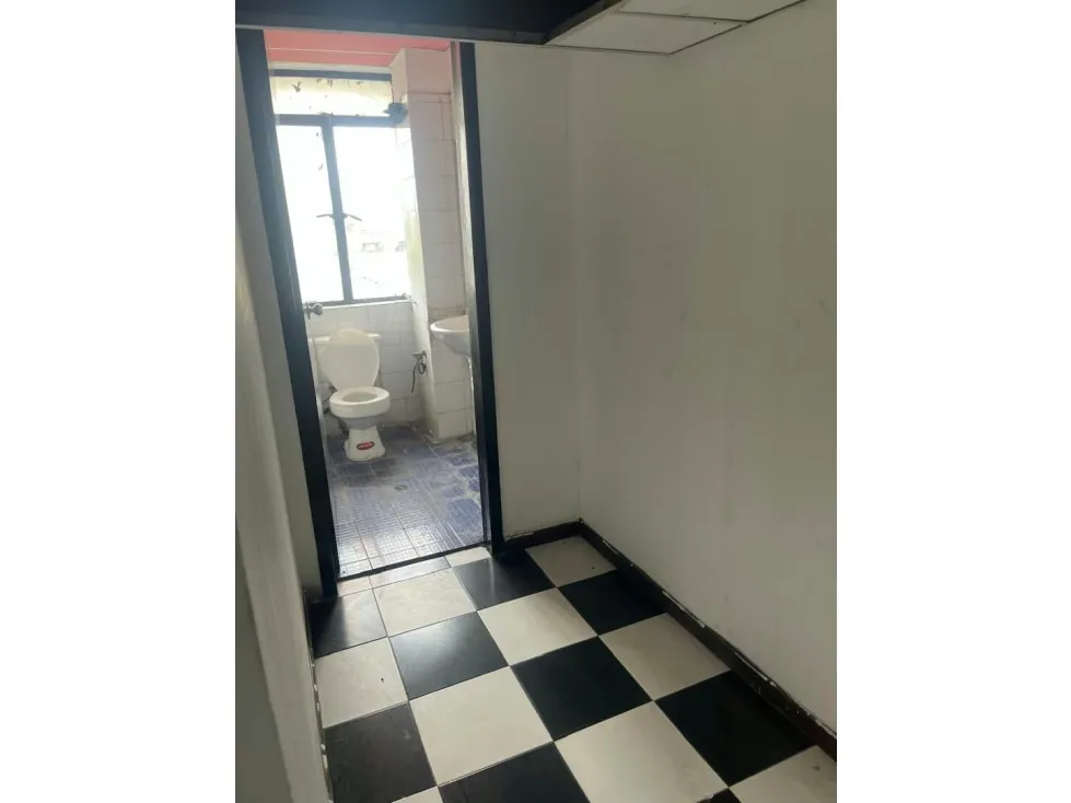 En Alquiler Local Comercial en Capitolio 107 mts2 - 13