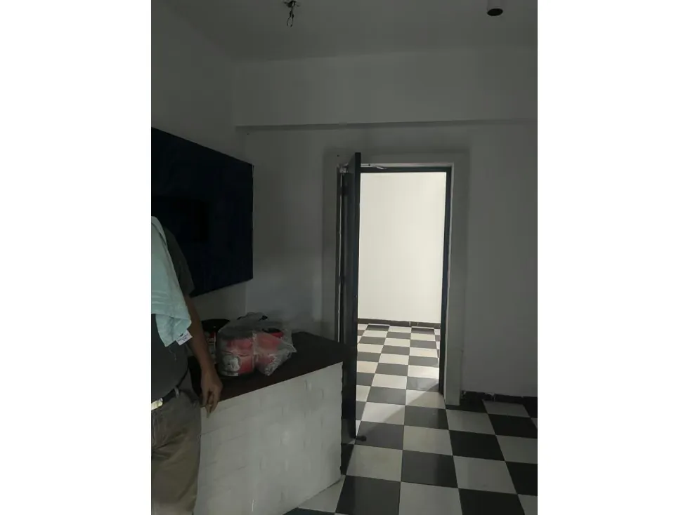 En Alquiler Local Comercial en Capitolio 107 mts2 - 4