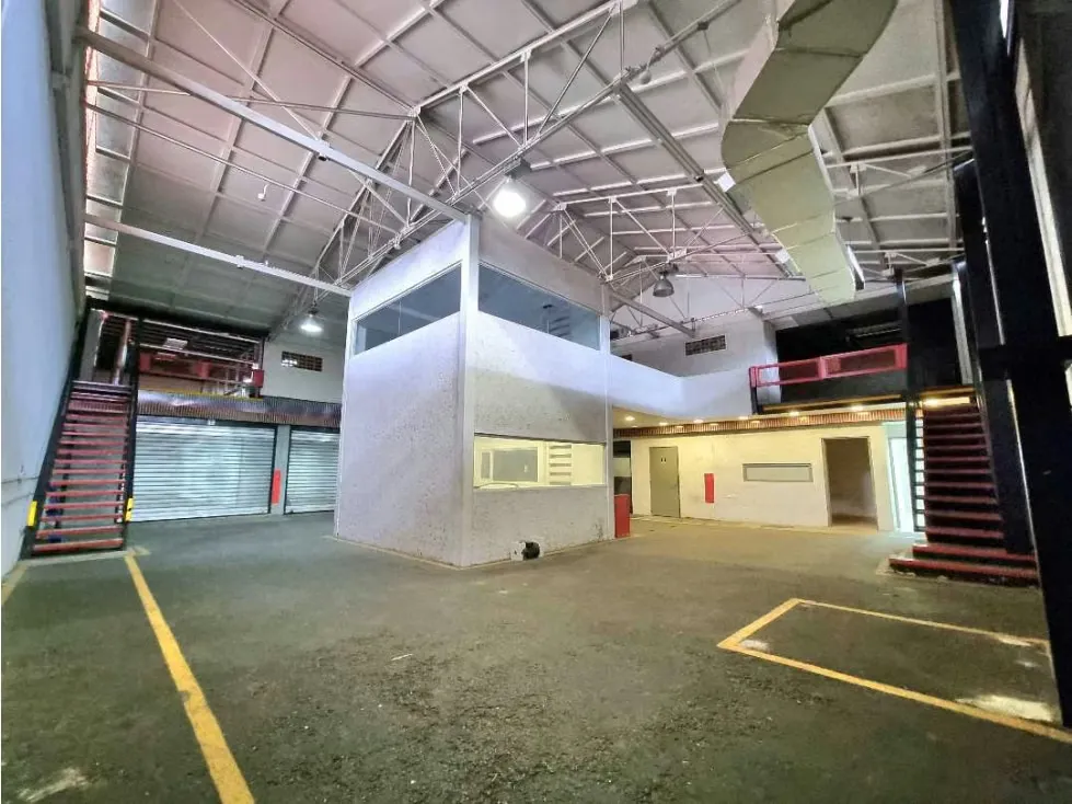 En venta terreno c/ galpones y estacion de gasolina 2500m2 Chacao 4367 - 7
