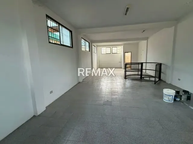 Se alquila local comercial. Centro de Punto Fijo - 3