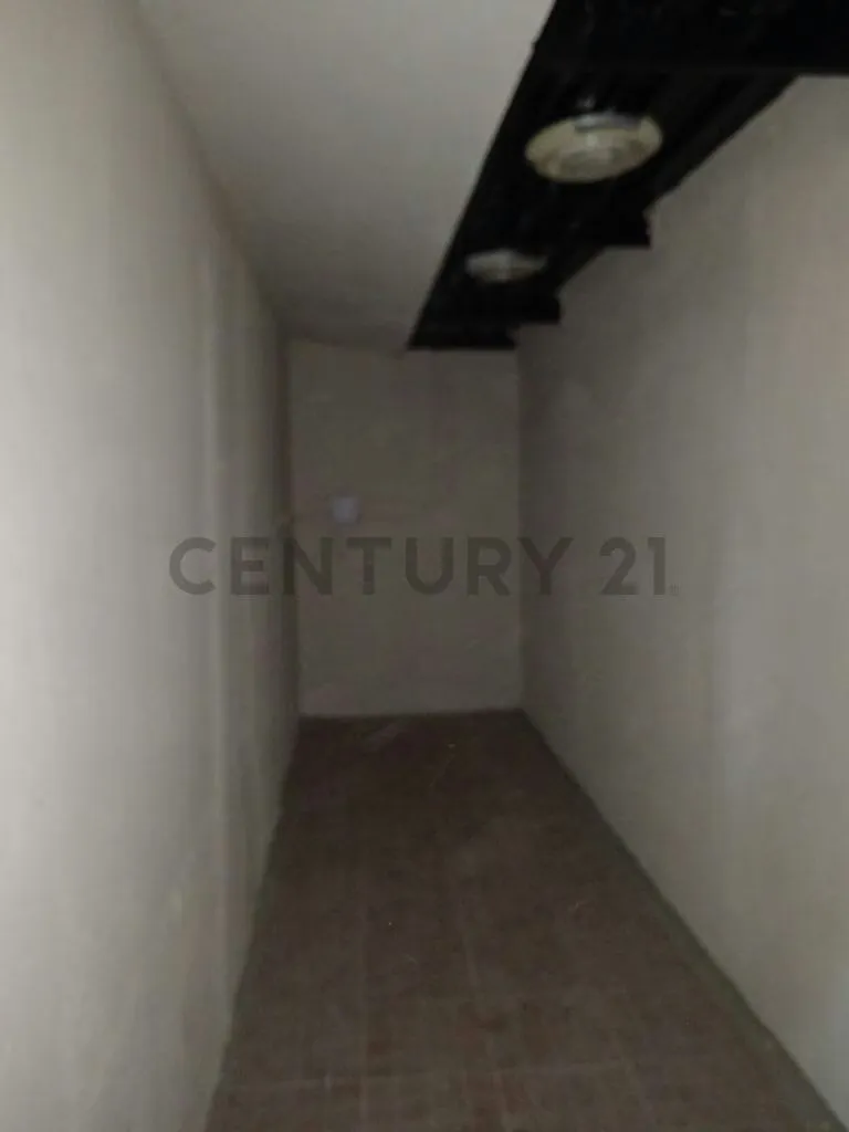 Local comercial a pie de calle en Cumaná, Avenida Miranda - 11