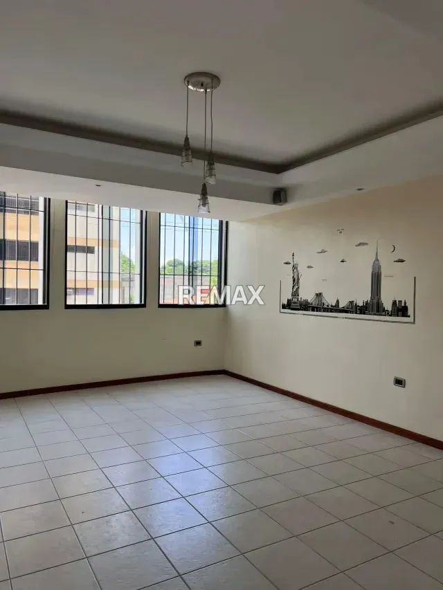 En Venta amplio apartamento en Avenida Los Abogados - 3