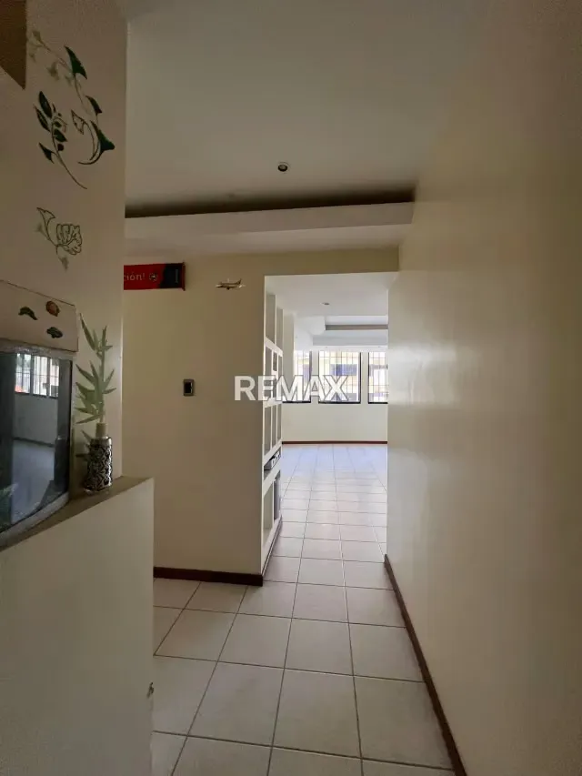 En Venta amplio apartamento en Avenida Los Abogados - 6