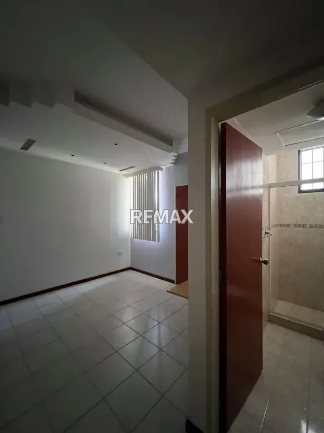 En Venta amplio apartamento en Avenida Los Abogados - 9
