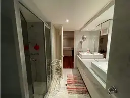 Vista 44