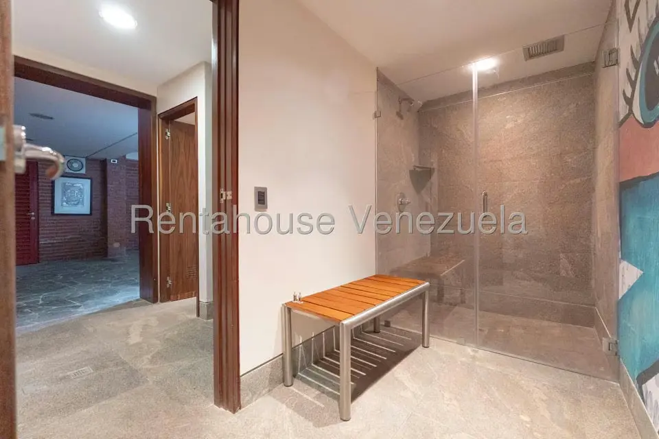 Casa (Multipes Niveles) en Venta en Los Chorros, Distrito Metropolitano - 103