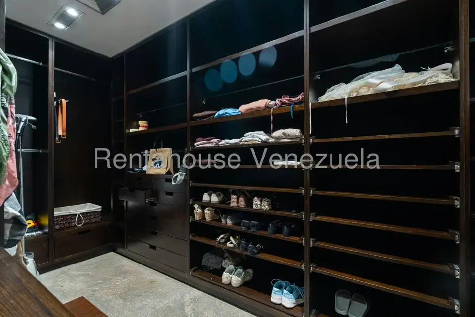 Casa (Multipes Niveles) en Venta en Los Chorros, Distrito Metropolitano - 53