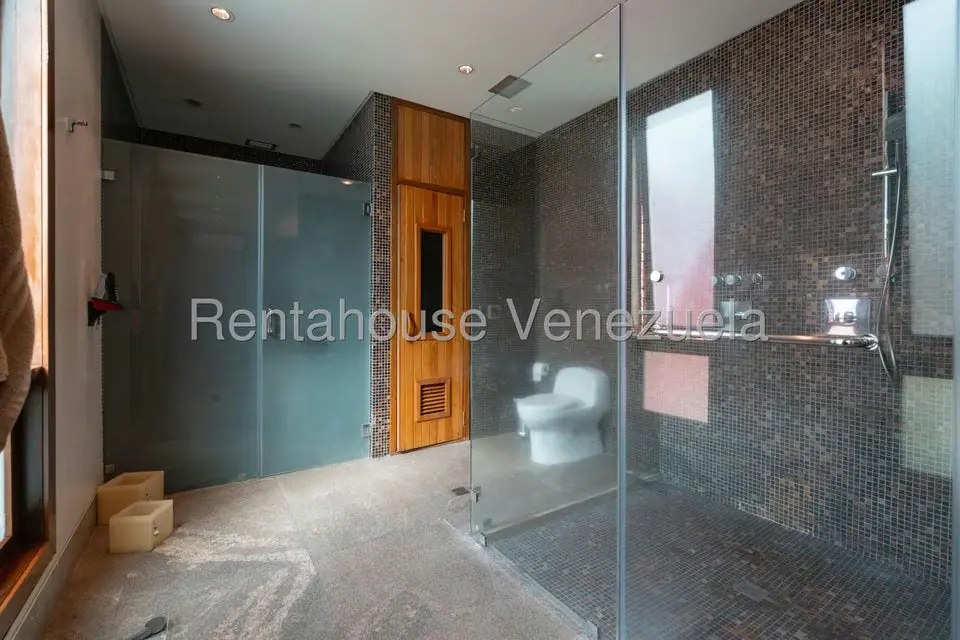 Casa (Multipes Niveles) en Venta en Los Chorros, Distrito Metropolitano - 55
