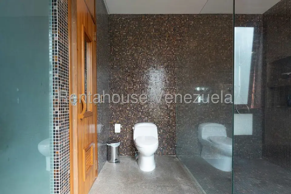 Casa (Multipes Niveles) en Venta en Los Chorros, Distrito Metropolitano - 56