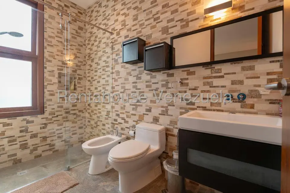 Casa (Multipes Niveles) en Venta en Los Chorros, Distrito Metropolitano - 61