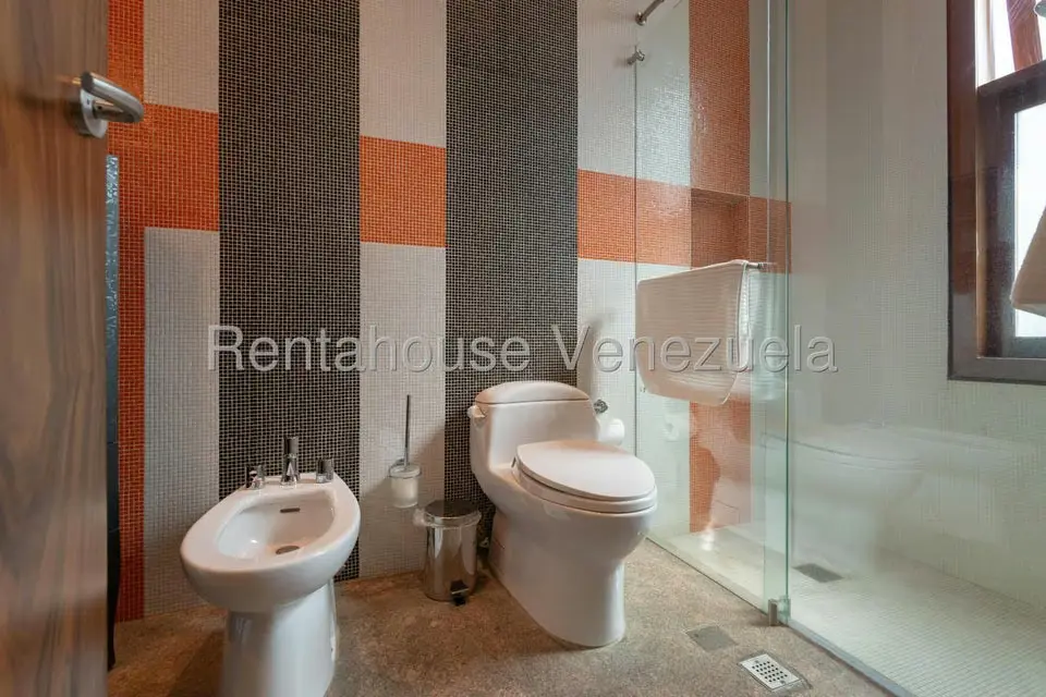 Casa (Multipes Niveles) en Venta en Los Chorros, Distrito Metropolitano - 66