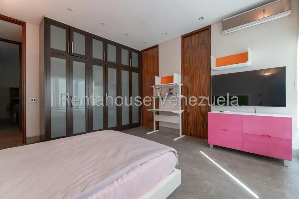 Casa (Multipes Niveles) en Venta en Los Chorros, Distrito Metropolitano - 70
