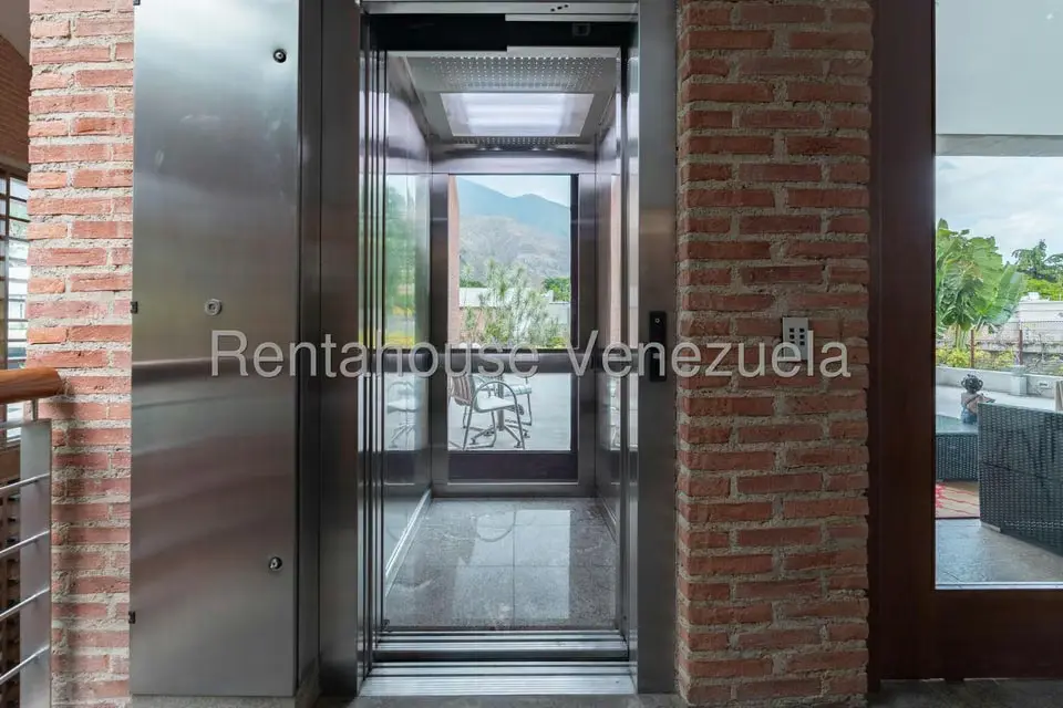 Casa (Multipes Niveles) en Venta en Los Chorros, Distrito Metropolitano - 75