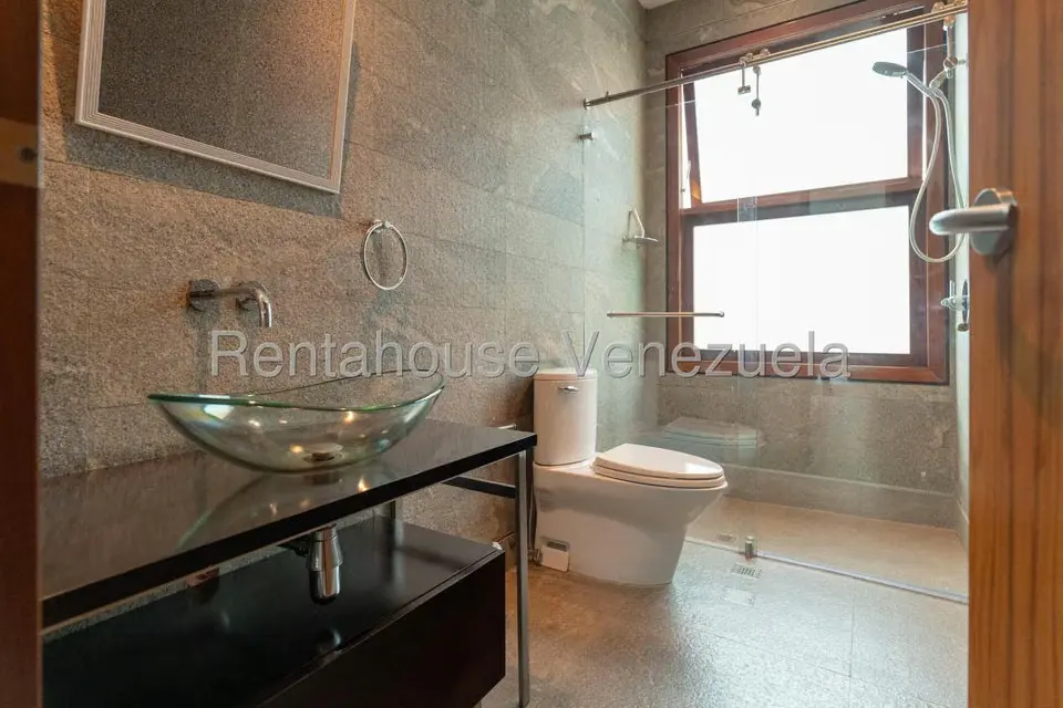 Casa (Multipes Niveles) en Venta en Los Chorros, Distrito Metropolitano - 91