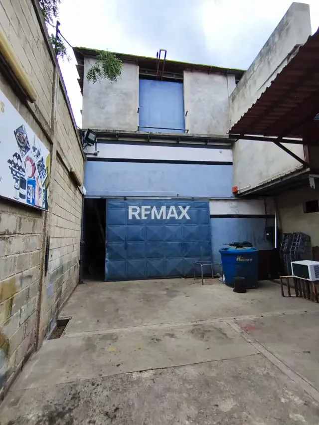 Se vende centro comercial ubicado en Cagua eatado Aragua