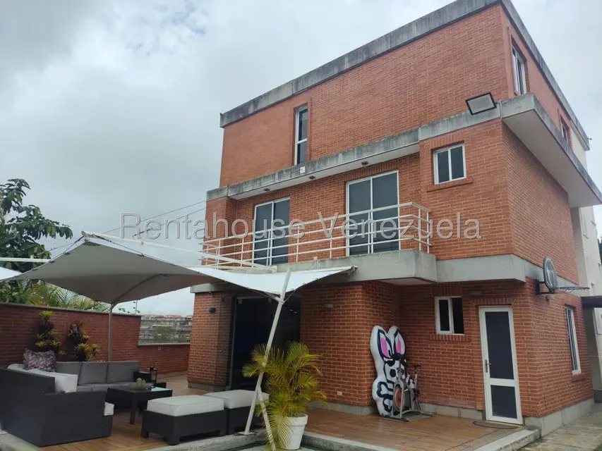 Casa (1 Nivel) en Venta en Lomas de La Lagunita, Distrito Metropolitano - 2